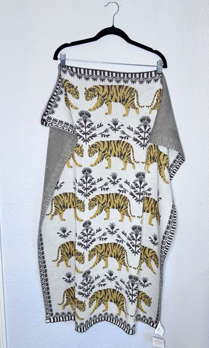 Creative Co-op NWT 32x40 Animal Blanket Tigers/Cream Brown Soft Plush Throw New